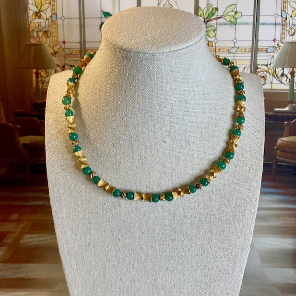 0118 Vintage 70s Etruscan Revival Gold Tone & Green Bead Necklace EUC